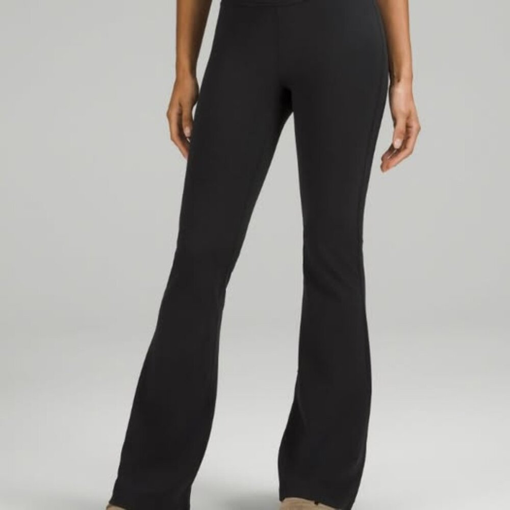 Lululemon Groove Pant Flare SIZE: 4 (NWT)